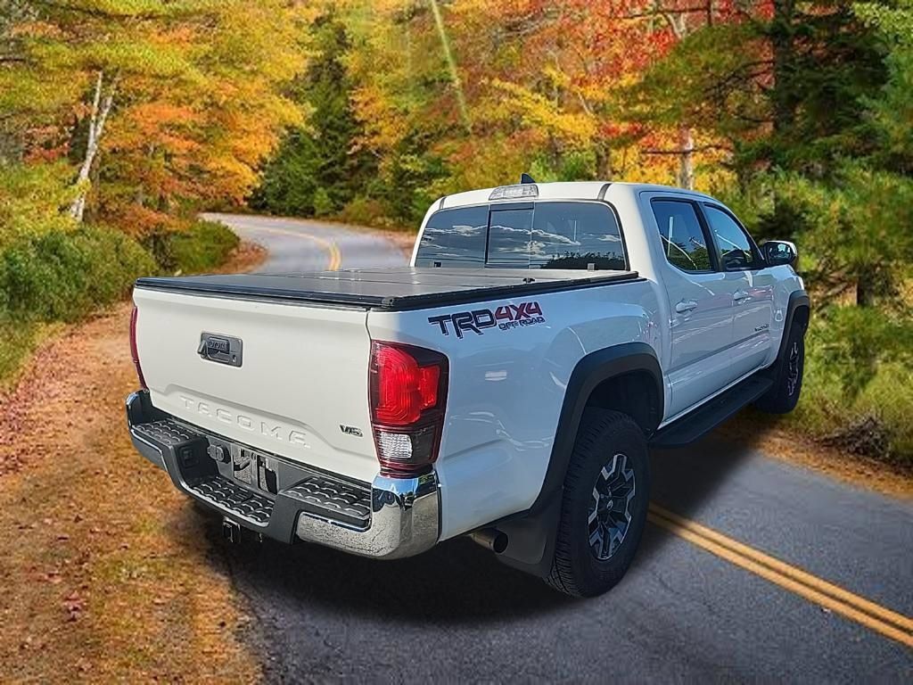 Used 2018 Toyota Tacoma TRD Off-Road AWD/4WD image 3