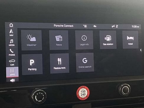 Certified 2024 Porsche Macan AWD/4WD image 32