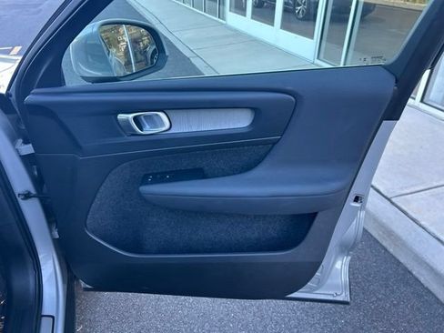 Certified 2025 Volvo XC40 B5 Plus AWD/4WD image 14