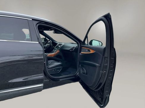 Used 2016 Lincoln MKX Reserve w/ Climate Package image 30