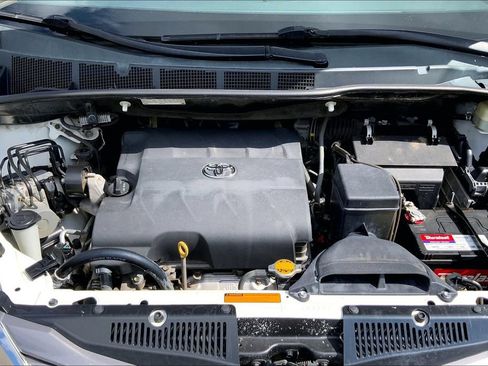 Used 2015 Toyota Sienna XLE Premium FWD image 30