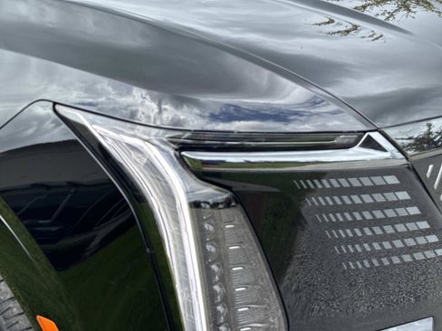 Certified 2025 Cadillac Escalade IQ Sport 2 w/ LPO, ONYX Package AWD/4WD image 9