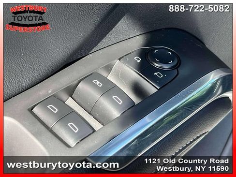 Used 2025 Chevrolet Traverse LT w/ Driver Confidence Package FWD image 20