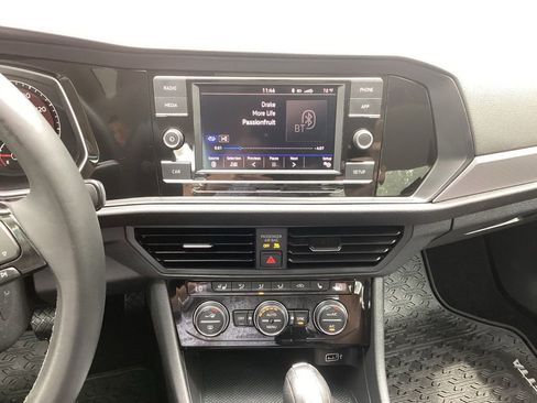 Used 2019 Volkswagen Jetta SE w/ Cold Weather Package FWD image 45