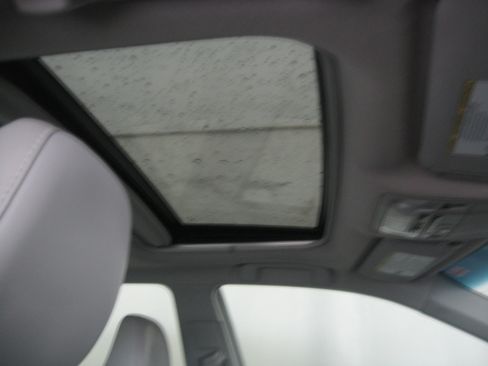 Used 2012 Toyota Camry XLE image 3