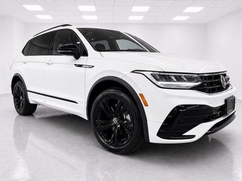 Used 2023 Volkswagen Tiguan SE R-Line AWD/4WD image 2