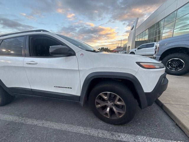 Used 2015 Jeep Cherokee Trailhawk AWD/4WD image 17