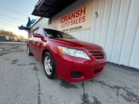 Used 2010 Toyota Camry LE image 2