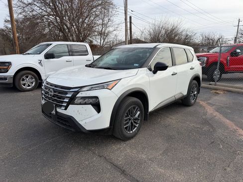 Used 2024 Nissan Rogue S image 3