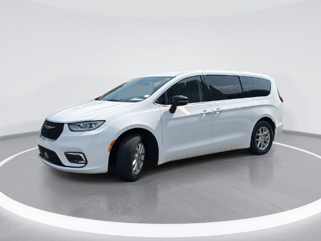 Used 2024 Chrysler Pacifica Touring-L FWD image 1