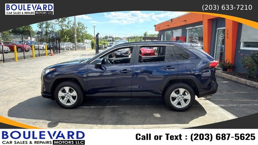 Used 2021 Toyota RAV4 XLE AWD/4WD image 4