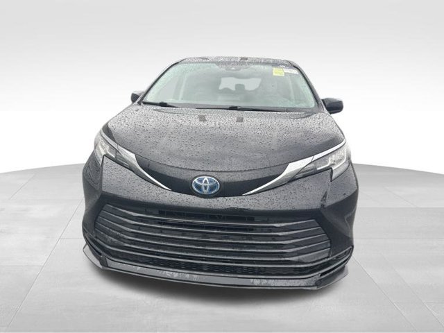 Used 2023 Toyota Sienna LE FWD image 4