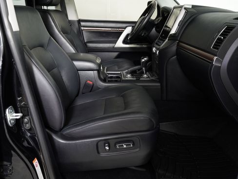 Used 2017 Toyota Land Cruiser image 9
