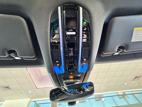 Used 2023 Porsche Cayenne Platinum Edition image 47