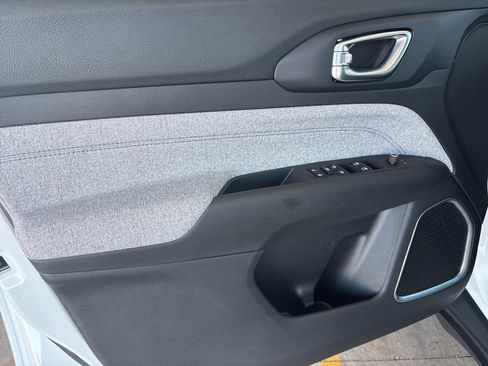 New 2026 Jeep Compass Latitude image 9