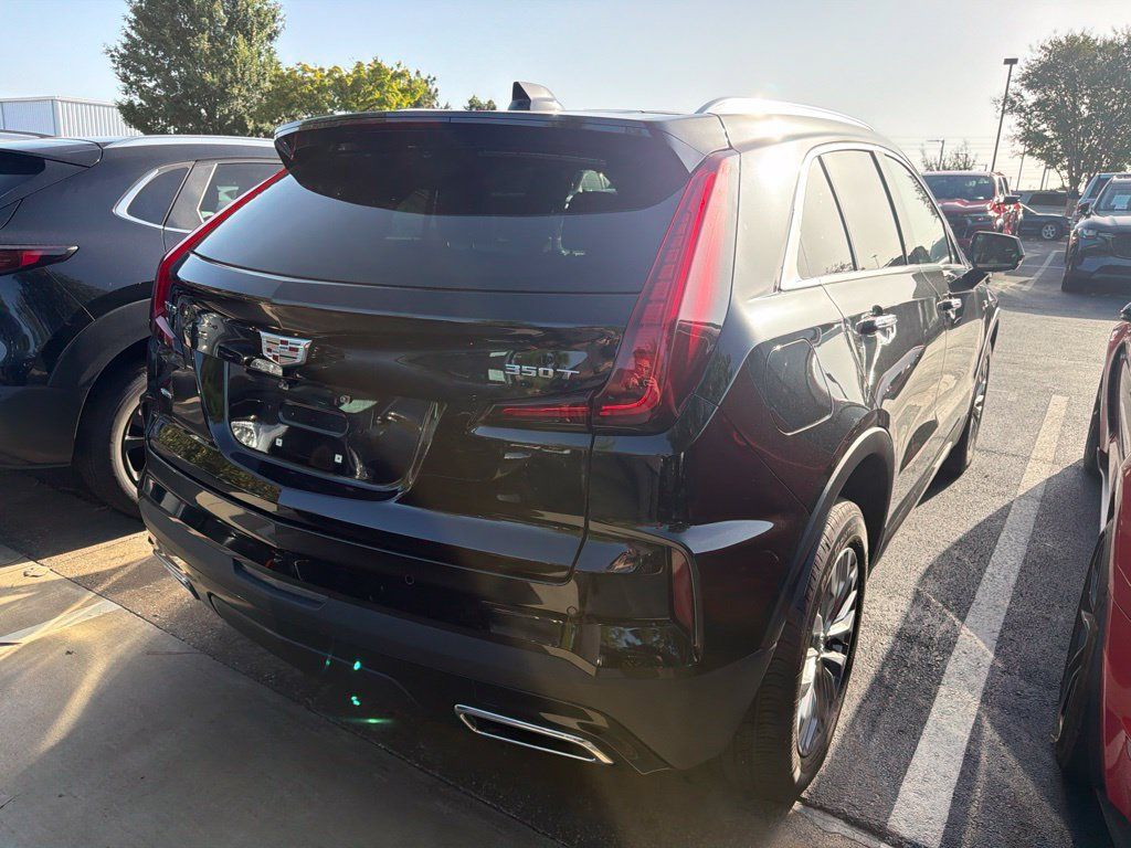 Used 2024 Cadillac XT4 Premium Luxury w/ Cold Weather Package AWD/4WD image 3