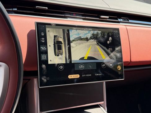 Certified 2025 Land Rover Range Rover SV AWD/4WD image 26