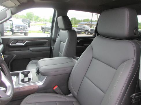New 2026 GMC Sierra 2500 SLT AWD/4WD image 13