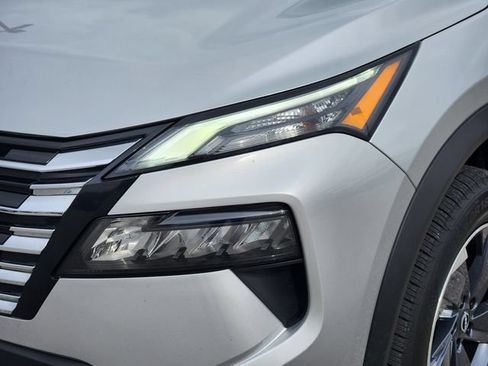 Used 2024 Nissan Rogue SV AWD/4WD image 6