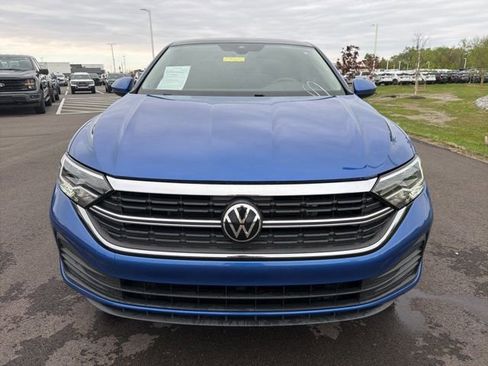 Used 2024 Volkswagen Jetta SE image 3