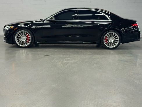 Used 2024 Mercedes-Benz S 63 AMG S w/ Carbon Fiber Exterior Package image 3