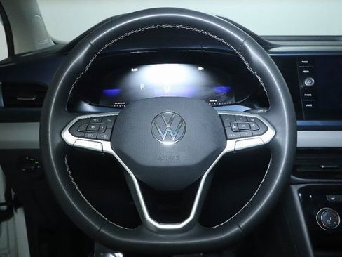 Used 2023 Volkswagen Taos SE w/ Panoramic Sunroof Package FWD image 23