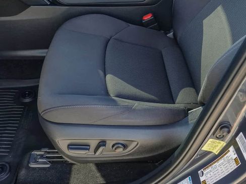 Used 2021 Toyota Venza LE image 19