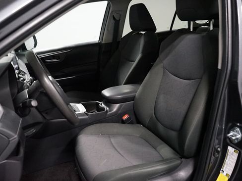 Used 2025 Toyota RAV4 XLE FWD image 6