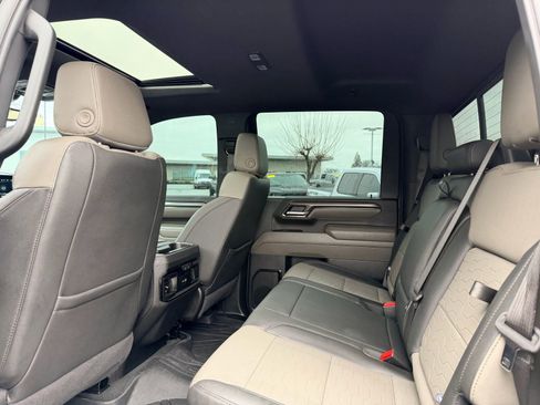 Used 2024 Chevrolet Silverado 2500 ZR2 w/ Technology Package image 4