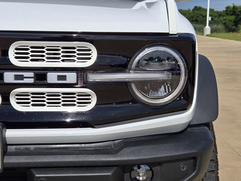 Used 2025 Ford Bronco Outer Banks w/ Sasquatch Package AWD/4WD image 32