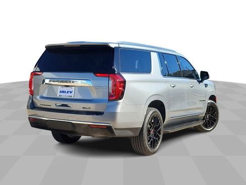 Used 2024 GMC Yukon XL SLT w/ SLT Luxury Package image 8