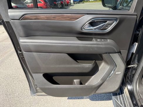 Used 2023 Chevrolet Suburban LT RWD image 12