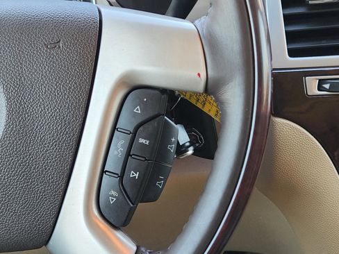 Used 2010 Cadillac Escalade Luxury image 28