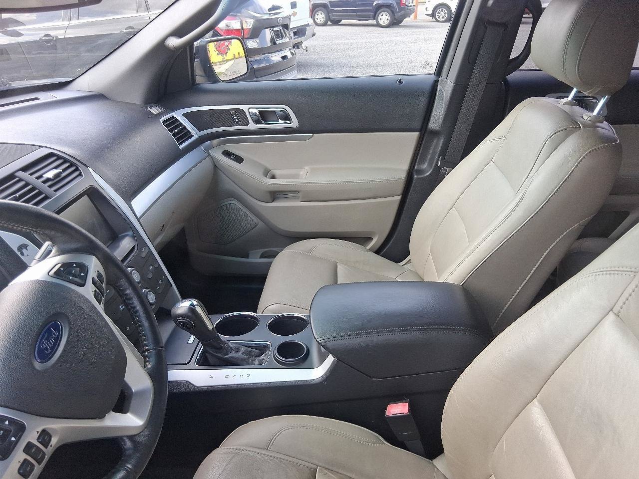 Used 2014 Ford Explorer XLT w/ Equipment Group 202A FWD image 8