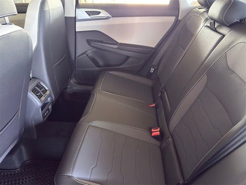 New 2026 Volkswagen Taos SE image 28
