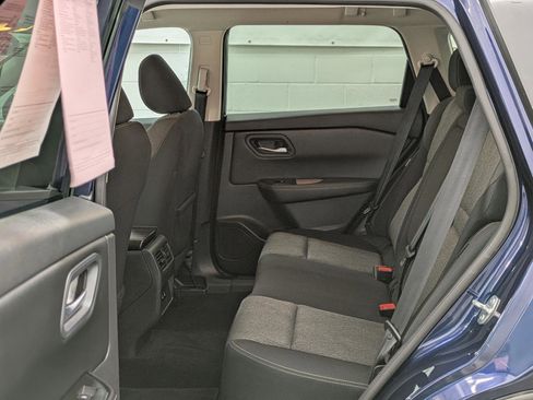 Used 2024 Nissan Rogue SV image 27