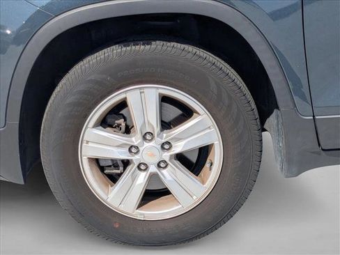 Used 2022 Chevrolet Trax LS w/ Tint and Cruise Package AWD/4WD image 19