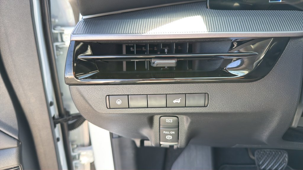 Used 2025 Nissan Murano SV AWD/4WD image 28