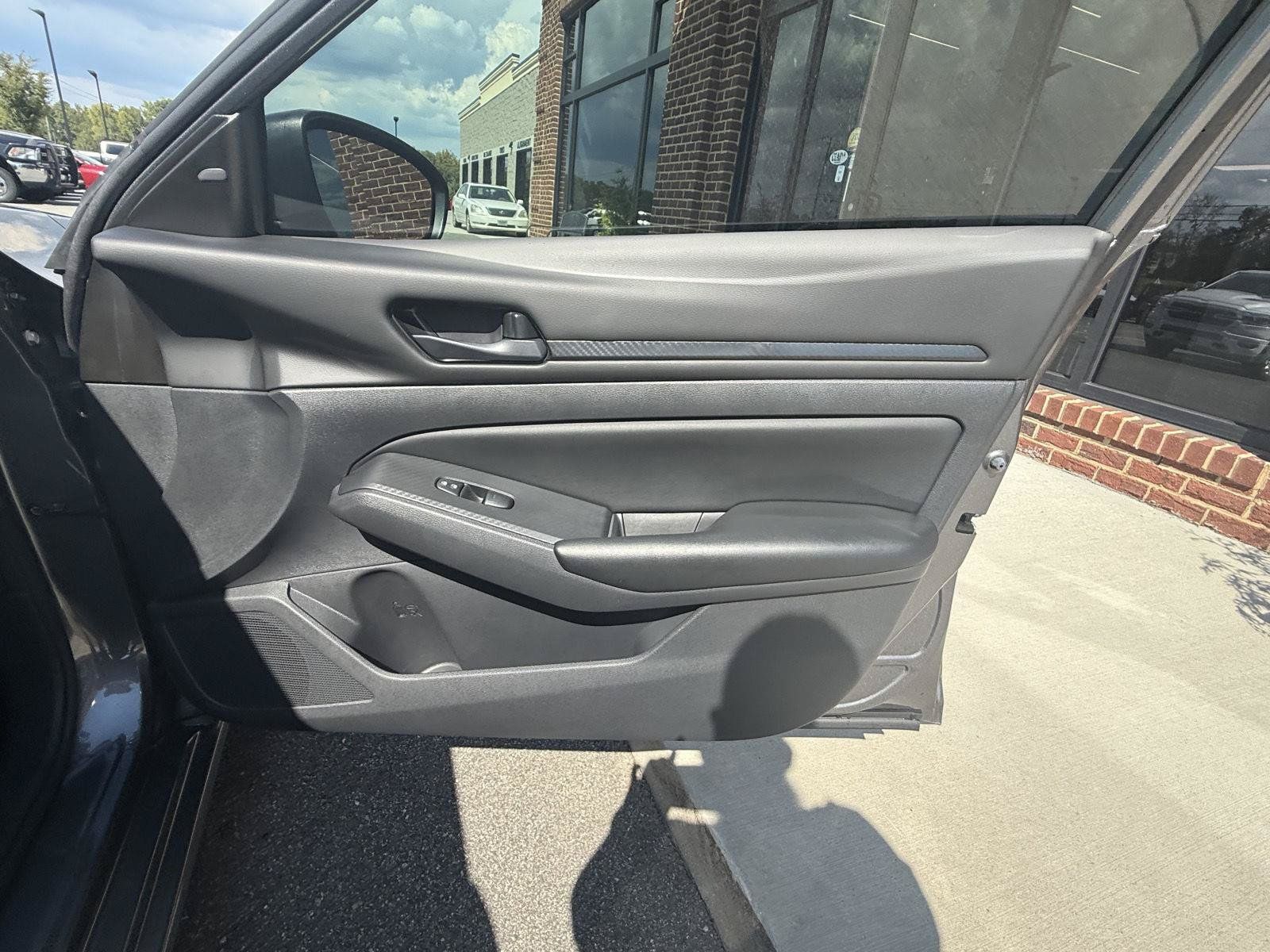 Used 2025 Nissan Altima 2.5 S FWD image 19