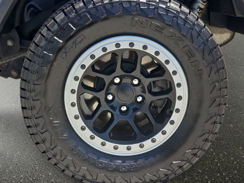 Used 2018 Jeep Wrangler Unlimited Sahara AWD/4WD image 35