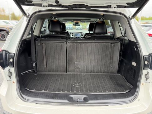 Used 2019 Toyota Highlander XLE AWD/4WD image 5