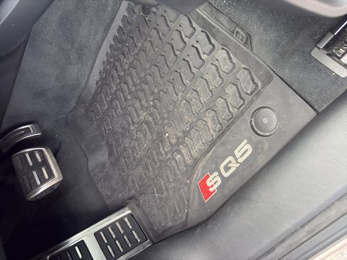 Used 2023 Audi SQ5 Premium w/ Convenience Package AWD/4WD image 2