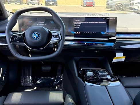 Used 2026 BMW i5 eDrive40 w/ Premium Package RWD image 31