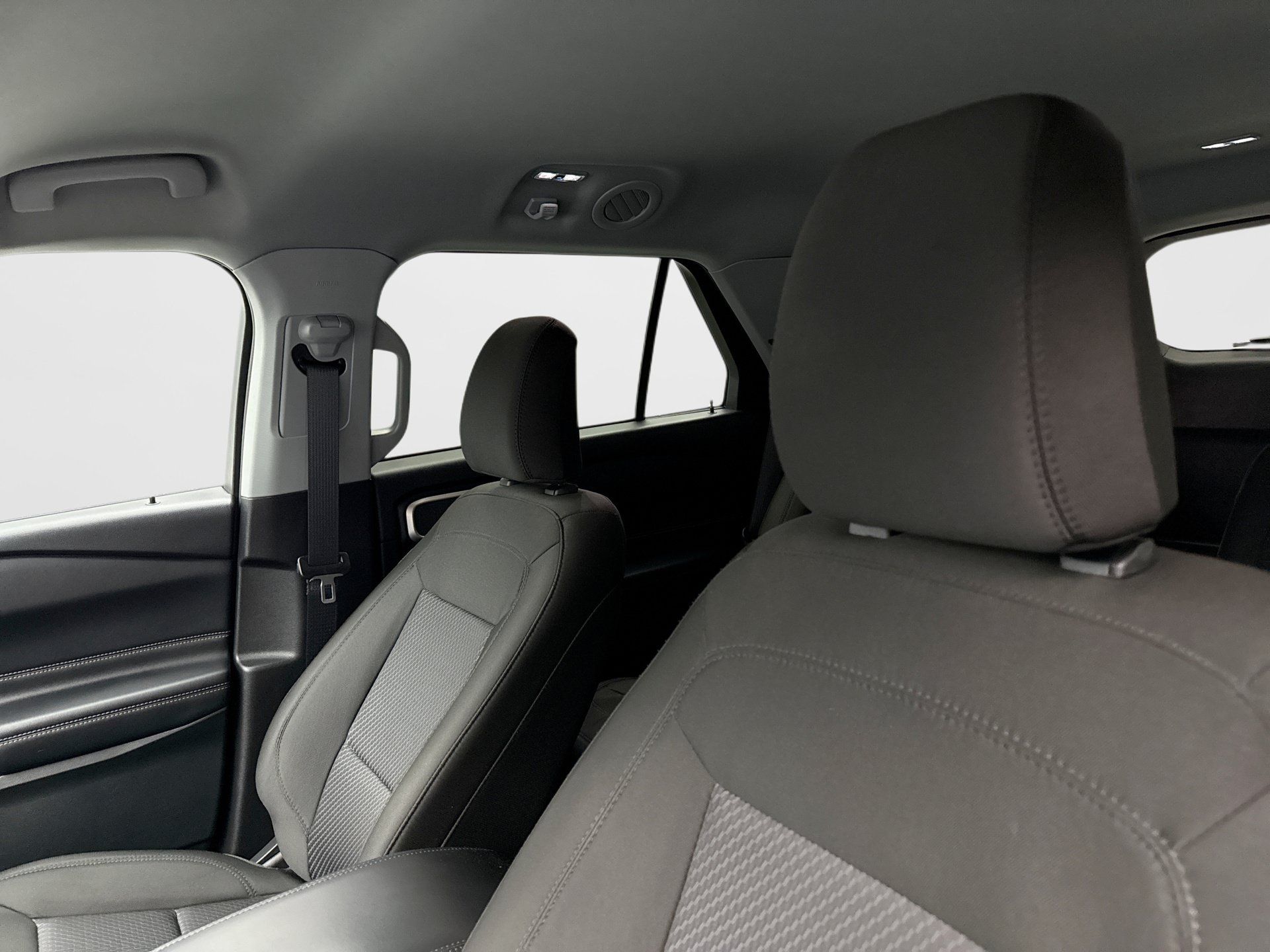 Used 2023 Ford Explorer XLT AWD/4WD image 9