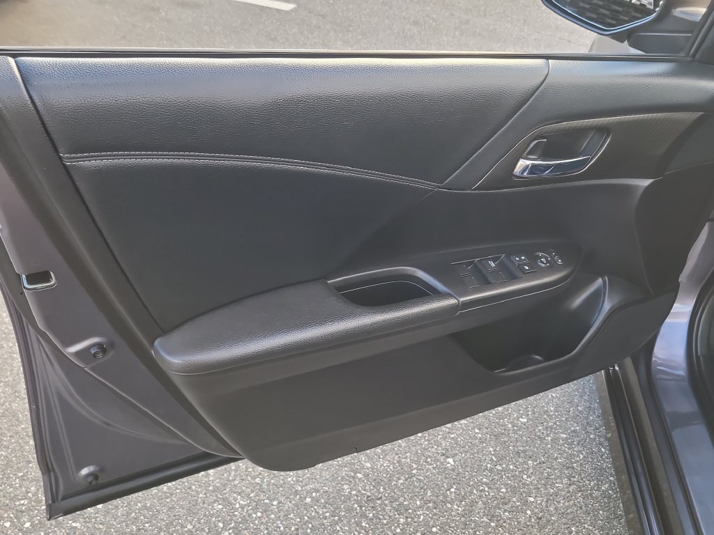 Used 2017 Honda Accord Sport image 14
