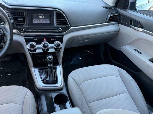 Used 2019 Hyundai Elantra SE FWD image 6