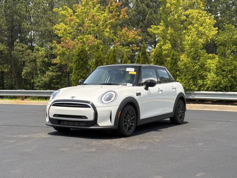 Used 2024 MINI Cooper 4-Door Hardtop FWD image 11