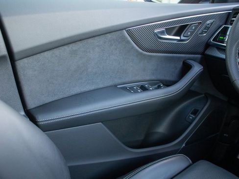 Used 2024 Audi SQ8 Prestige image 18