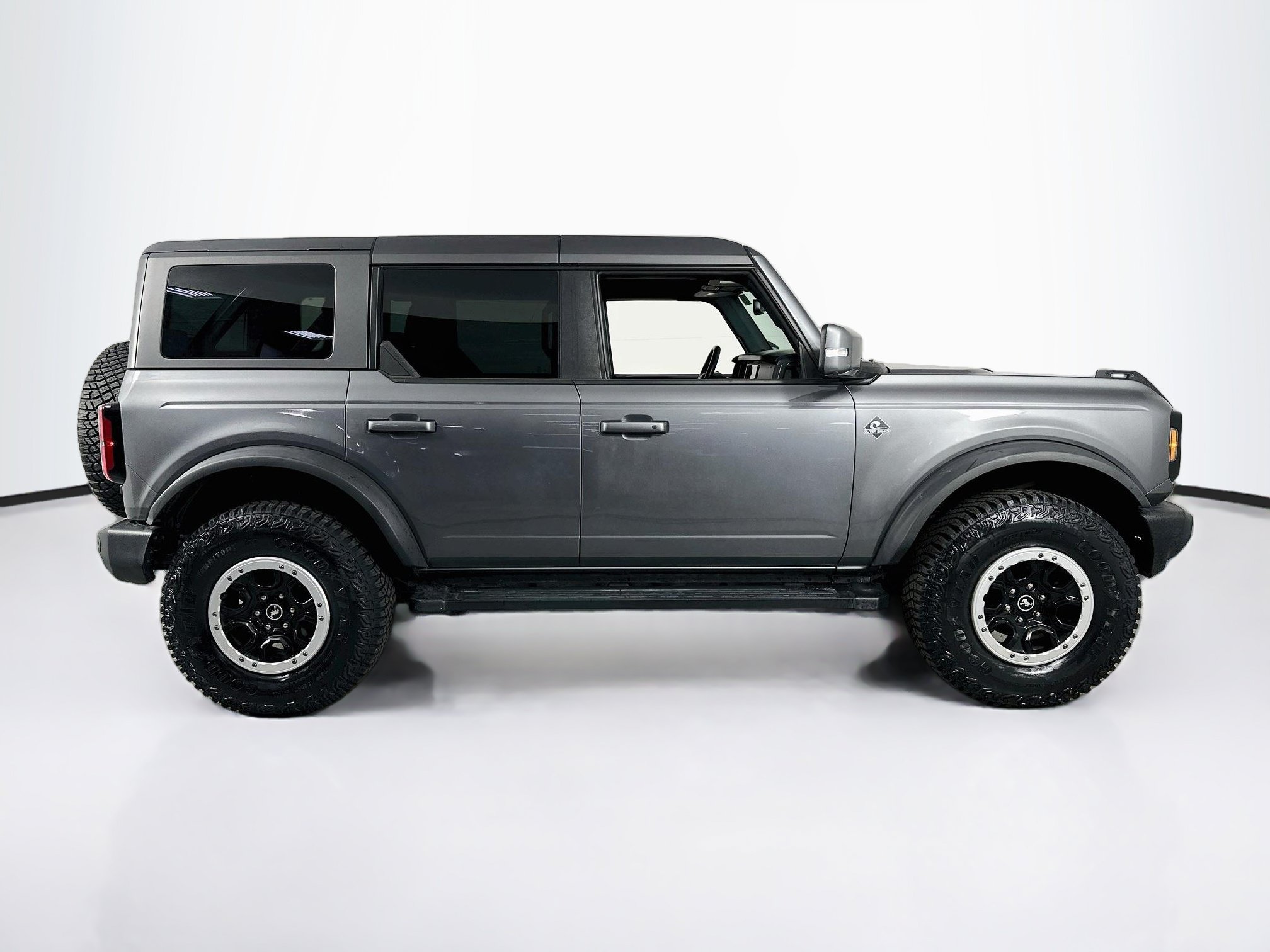 Used 2023 Ford Bronco Outer Banks w/ Sasquatch Package AWD/4WD image 4