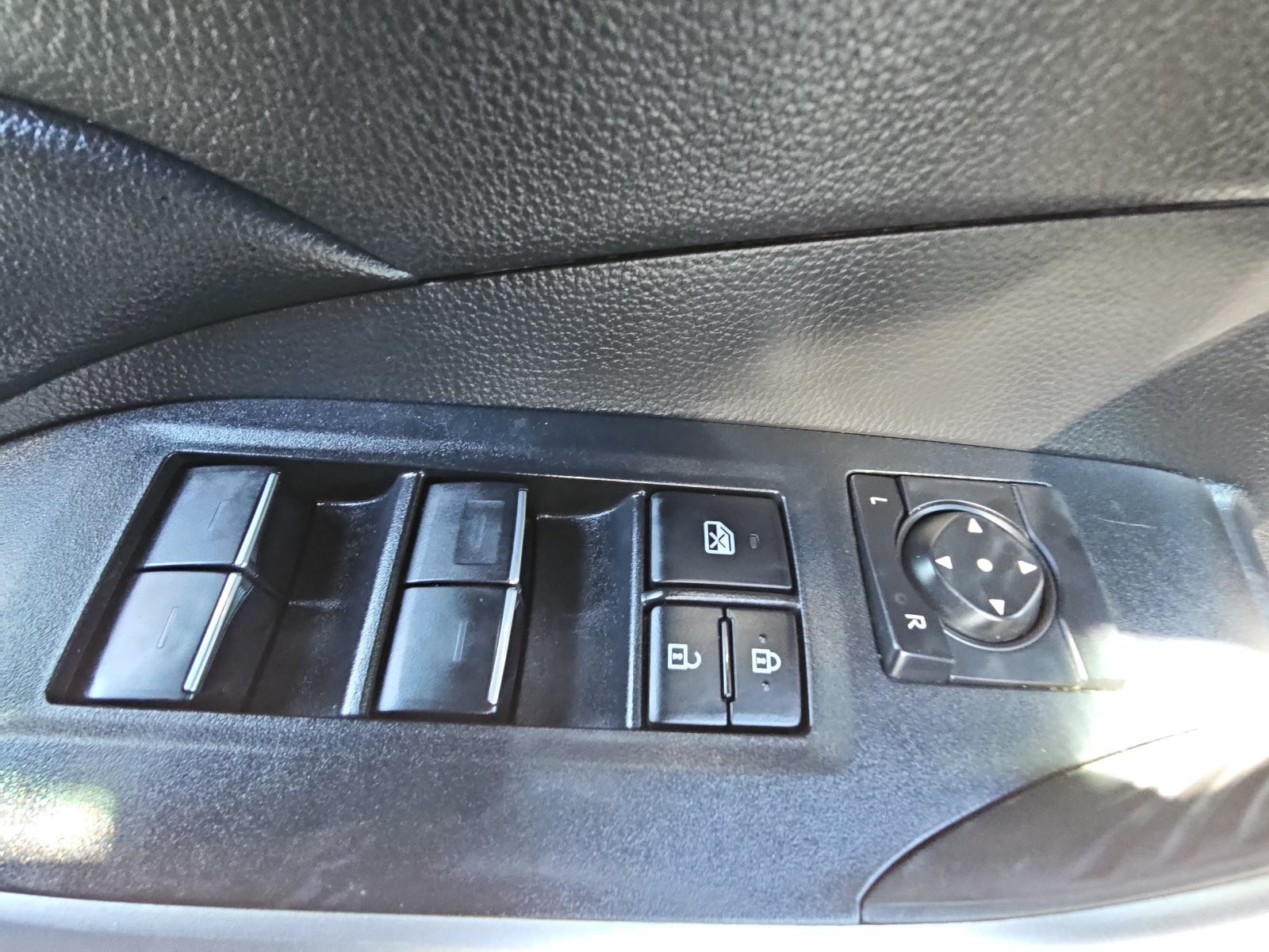 Used 2022 Toyota RAV4 XLE Premium FWD image 27